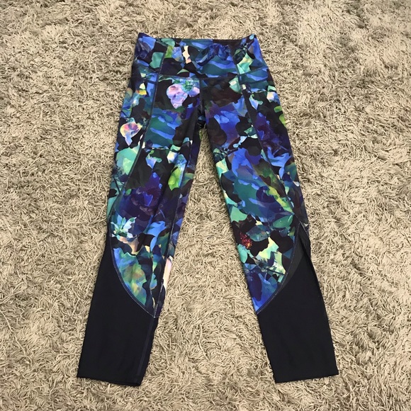 Athleta Pants - Athleta Watercolor Cropped Leggings, XS